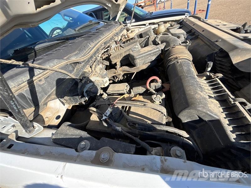 Ford F-250 XLT 4x4 Crew Cab Pickup Ostalo