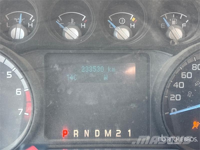 Ford F-250 XLT 4x4 Crew Cab Pickup Ostalo