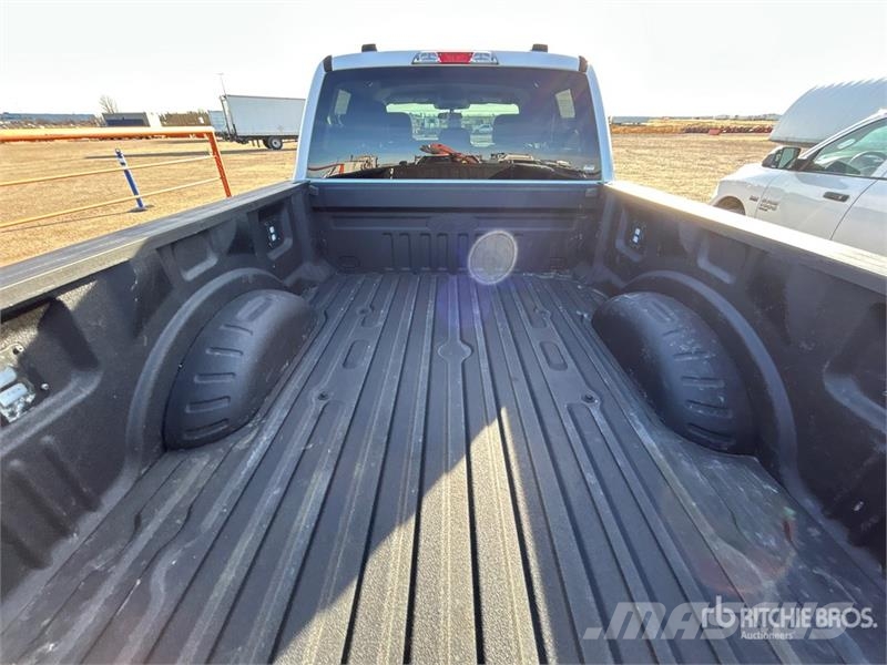 Ford F-250 XLT 4x4 Crew Cab Pickup أخرى