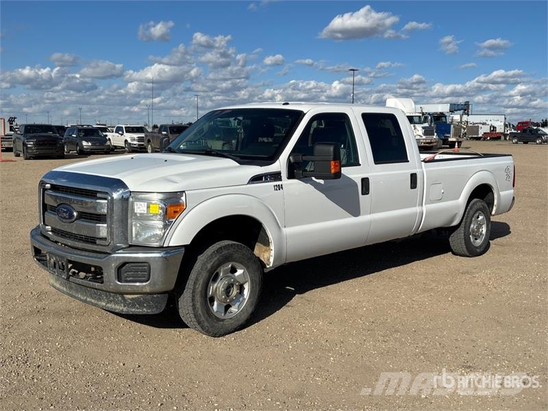 Ford F-250 XLT 4x4 Crew Cab Pickup Muu