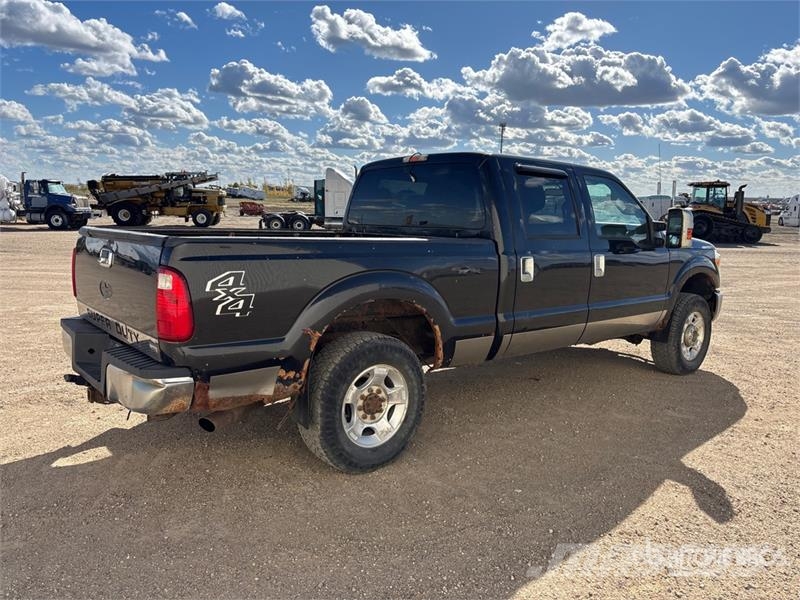 Ford F-250 XLT 4x4 Crew Cab Pickup Ostalo