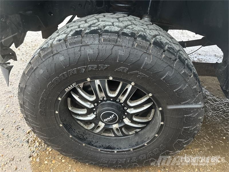 Ford F-250 XLT 4x4 Crew Cab Pickup Muu