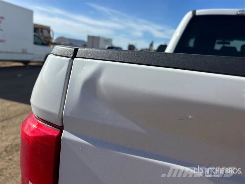 Ford F-250 XLT 4x4 Crew Cab Pickup Ostalo
