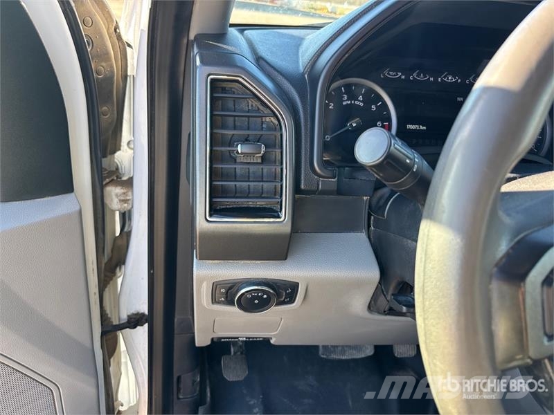 Ford F-250 XLT 4x4 Crew Cab Pickup Inne
