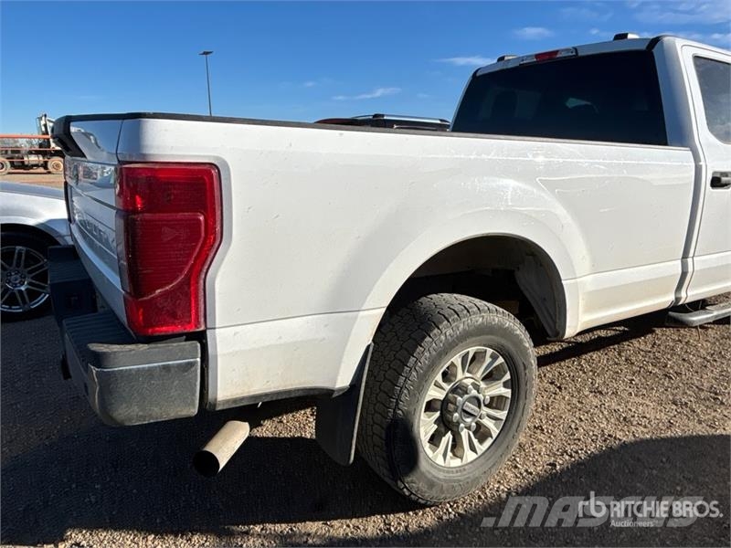 Ford F-250 XLT 4x4 Crew Cab Pickup Ostalo