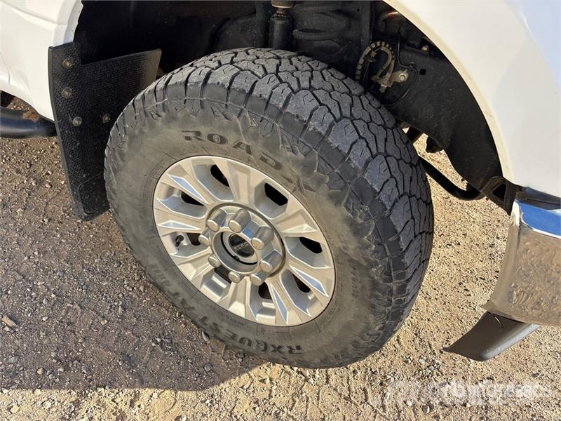 Ford F-250 XLT 4x4 Crew Cab Pickup Inne