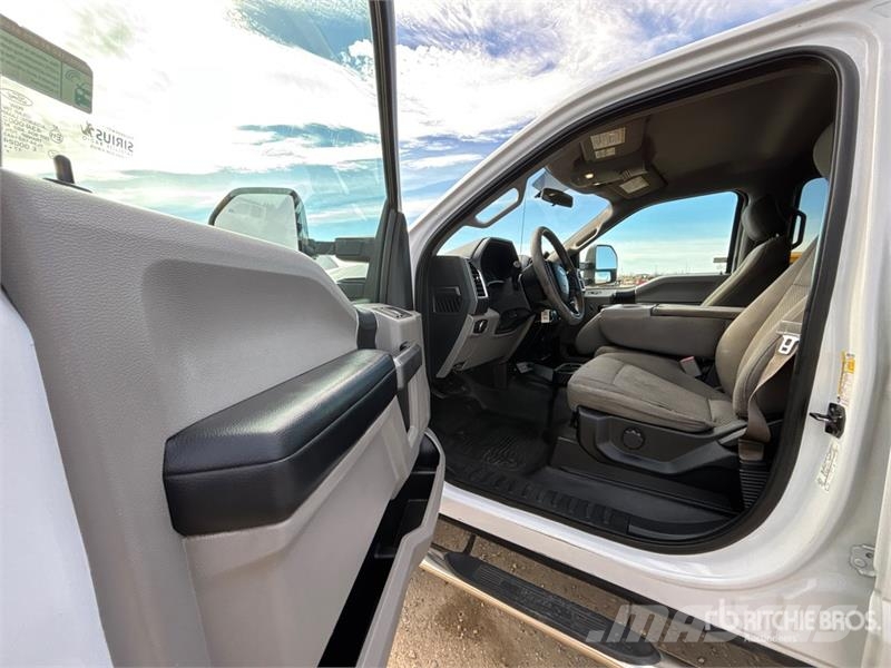 Ford F-250 XLT 4x4 Crew Cab Pickup 其他