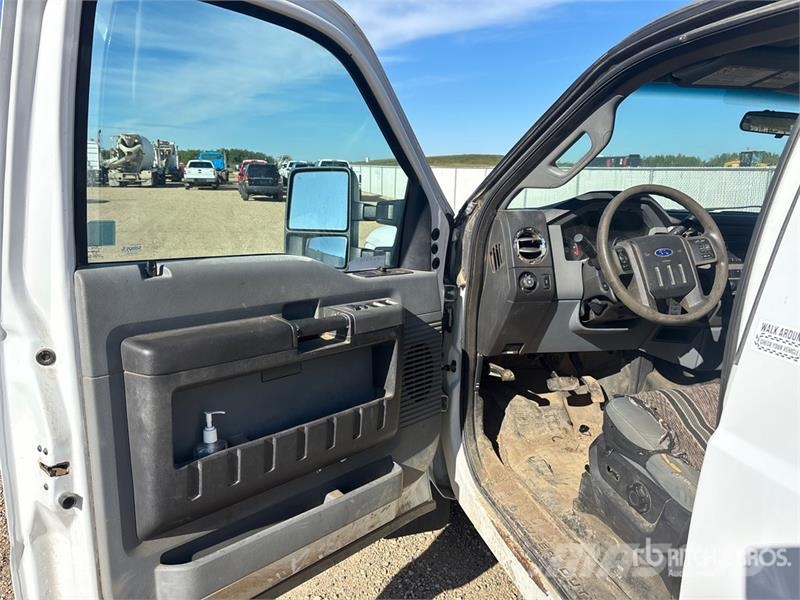 Ford F-250 XLT 4x4 Crew Cab Pickup Drugi