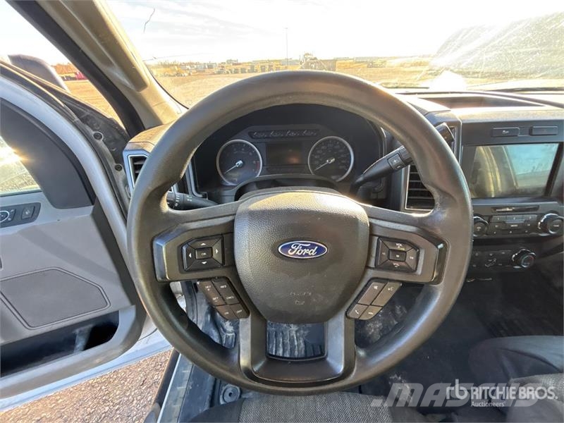 Ford F-250 XLT 4x4 Crew Cab Pickup Ostalo