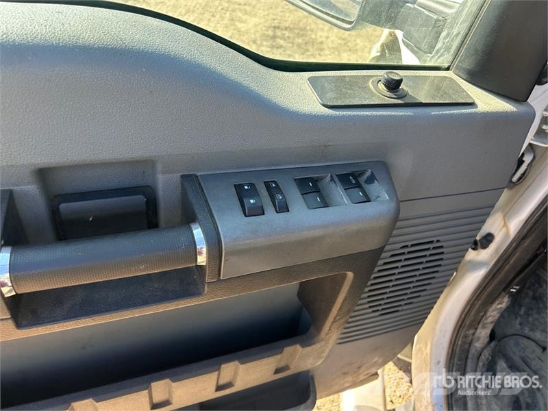 Ford F-250 XLT 4x4 Crew Cab Pickup Прочие фургоны