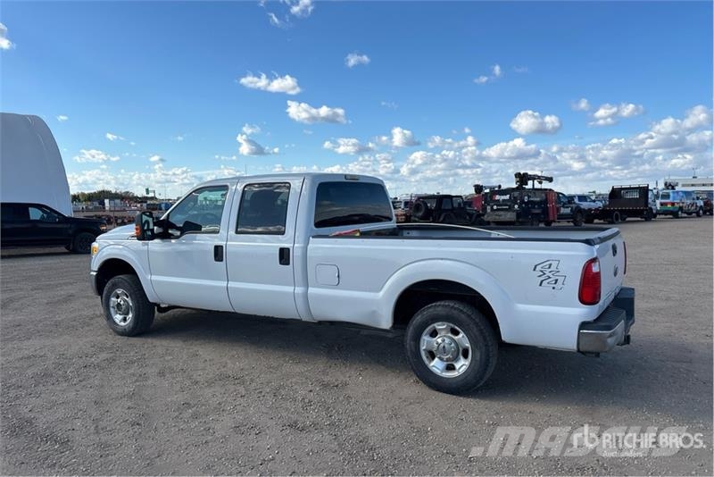 Ford F-250 XLT 4x4 Crew Cab Pickup Muu