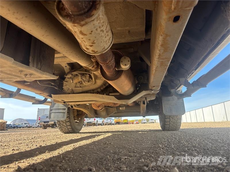 Ford F-250 XLT 4x4 Crew Cab Pickup Ostalo