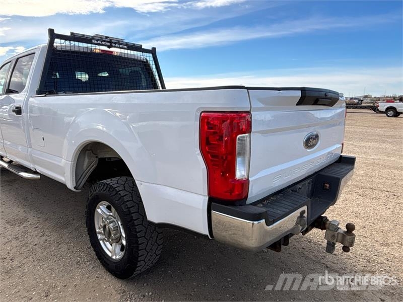 Ford F-250 XLT 4x4 Crew Cab Pickup 其他