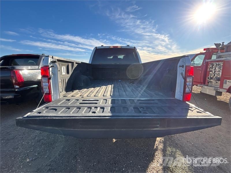 Ford F-250 XLT 4x4 Crew Cab Pickup Ostalo