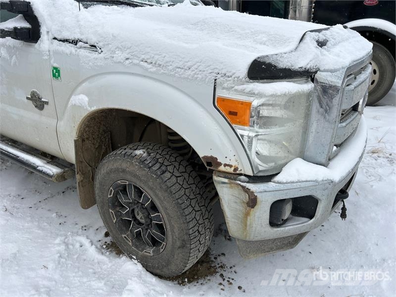 Ford F-250 XLT 4x4 Crew Cab Pickup أخرى