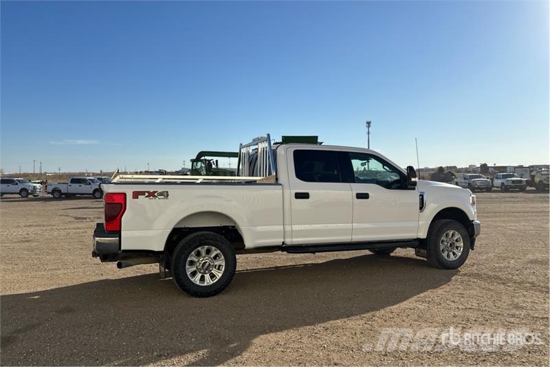 Ford F-250 XLT 4x4 Crew Cab Pickup Inne
