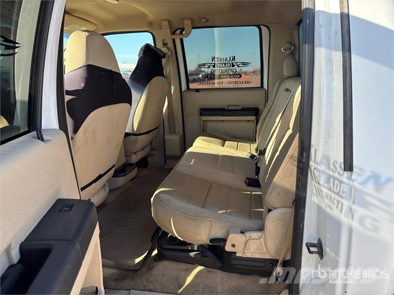 Ford F-250 XLT 4x4 Crew Cab Pickup Andre varebiler