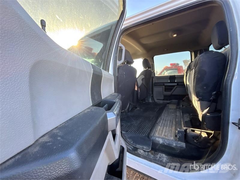 Ford F-250 XLT 4x4 Crew Cab Pickup Ostalo