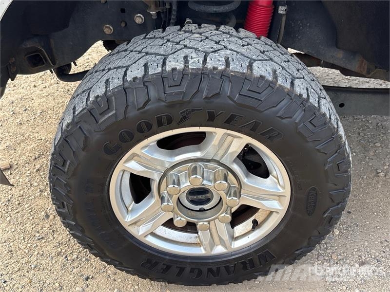 Ford F-250 XLT 4x4 Crew Cab Pickup 其他