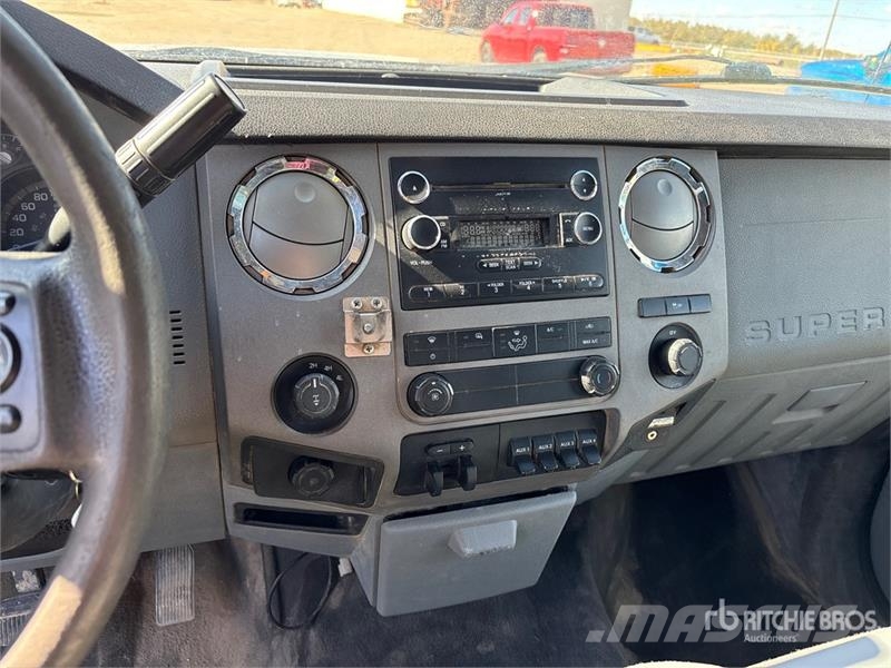 Ford F-250 XLT 4x4 Crew Cab Pickup Ostalo