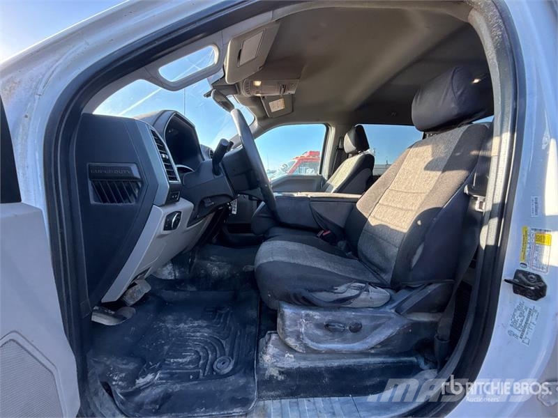 Ford F-250 XLT 4x4 Crew Cab Pickup Ostalo