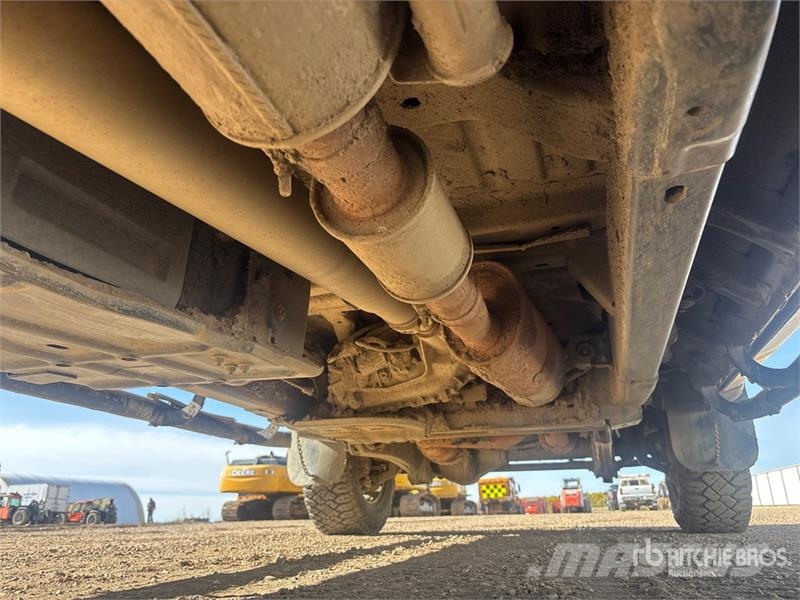 Ford F-250 XLT 4x4 Crew Cab Pickup Други