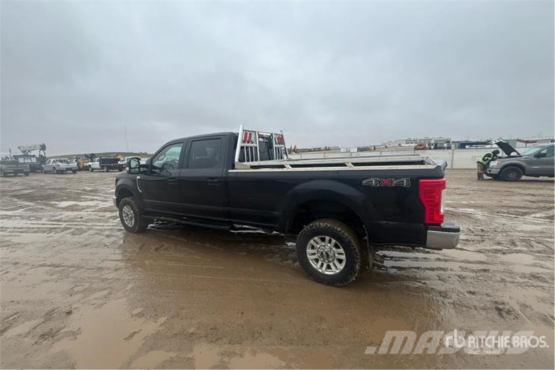 Ford F-250 XLT 4x4 Crew Cab Pickup Ostalo