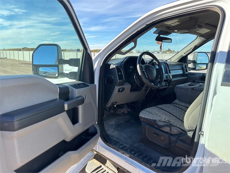 Ford F-250 XLT 4x4 Crew Cab Pickup Прочие фургоны