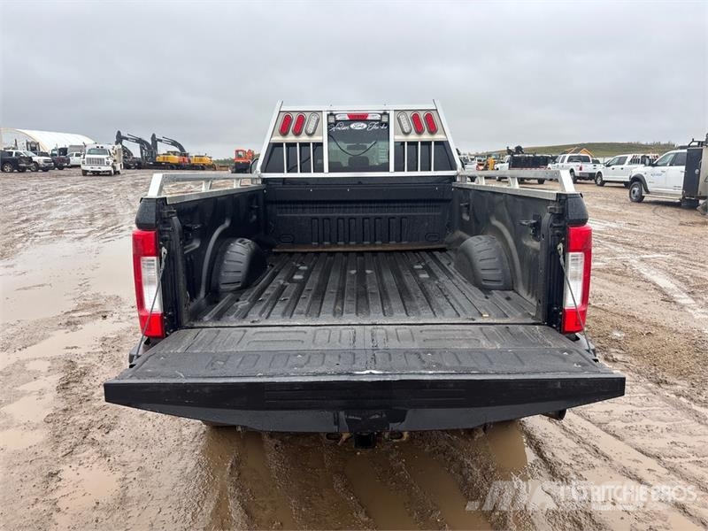 Ford F-250 XLT 4x4 Crew Cab Pickup Ostalo
