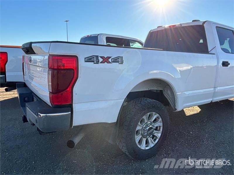 Ford F-250 XLT 4x4 Crew Cab Pickup Ostalo