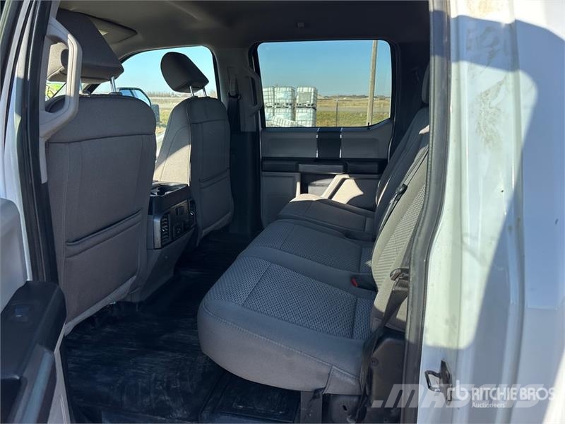 Ford F-250 XLT 4x4 Crew Cab Pickup Inne