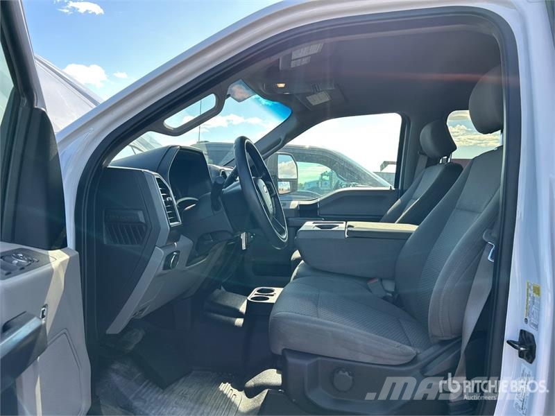 Ford F-250 XLT 4x4 Crew Cab Pickup Ostalo