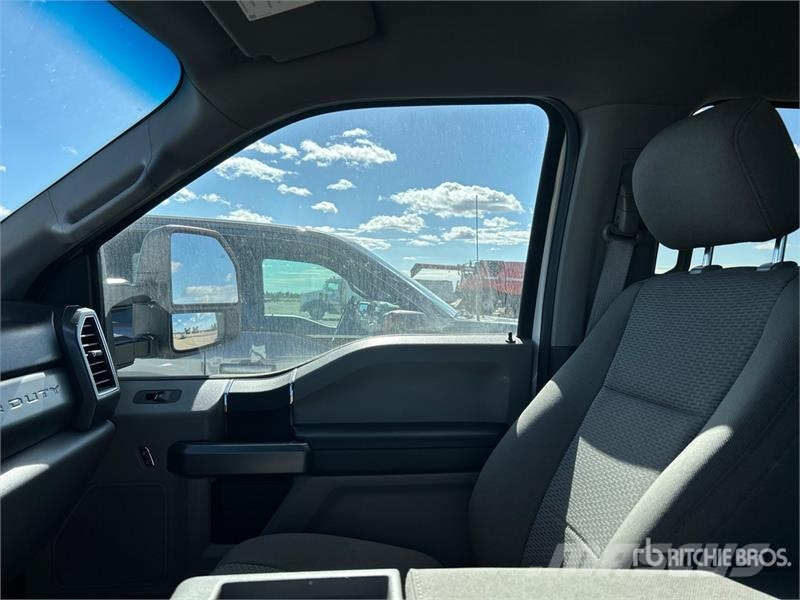 Ford F-250 XLT 4x4 Crew Cab Pickup Ostalo
