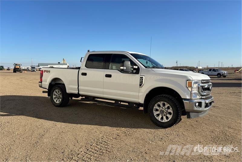 Ford F-250 XLT 4x4 Crew Cab Pickup Inne