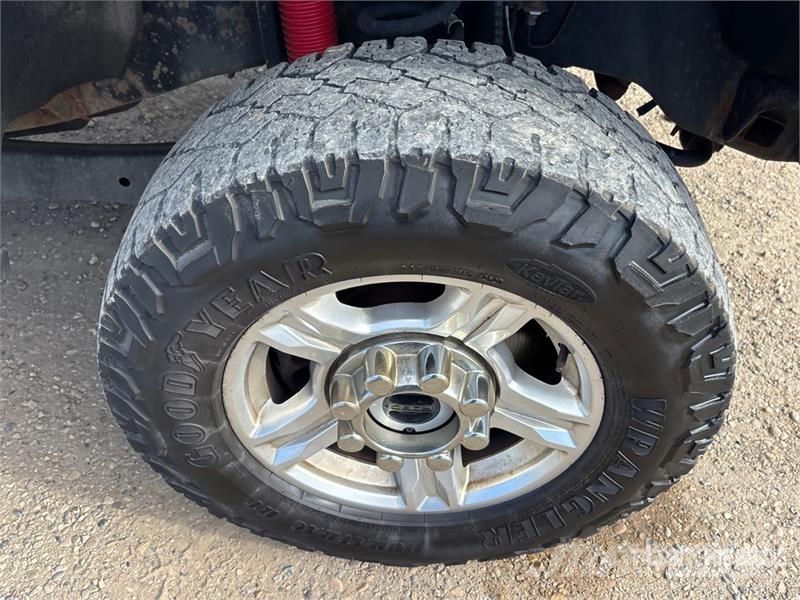 Ford F-250 XLT 4x4 Crew Cab Pickup 其他