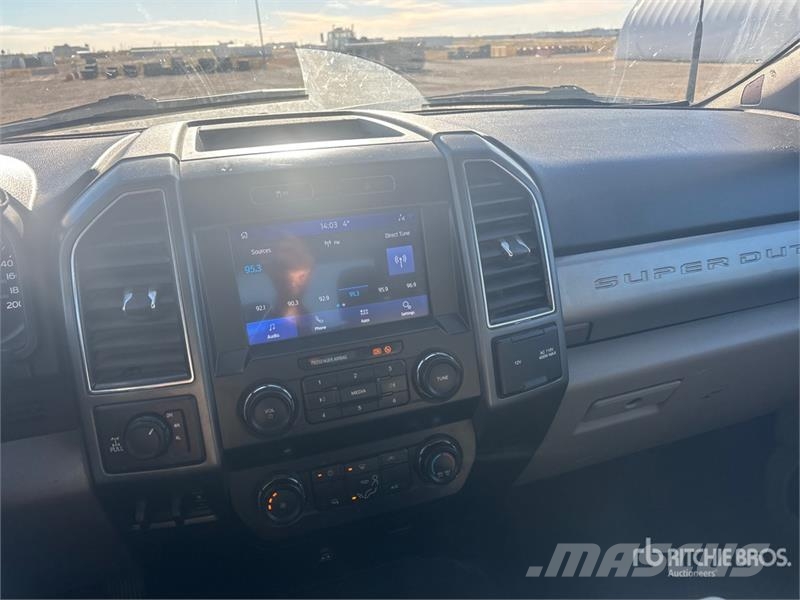 Ford F-250 XLT 4x4 Crew Cab Pickup Ostalo