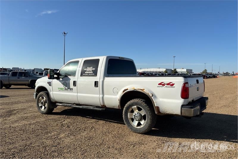 Ford F-250 XLT 4x4 Crew Cab Pickup Andre varebiler