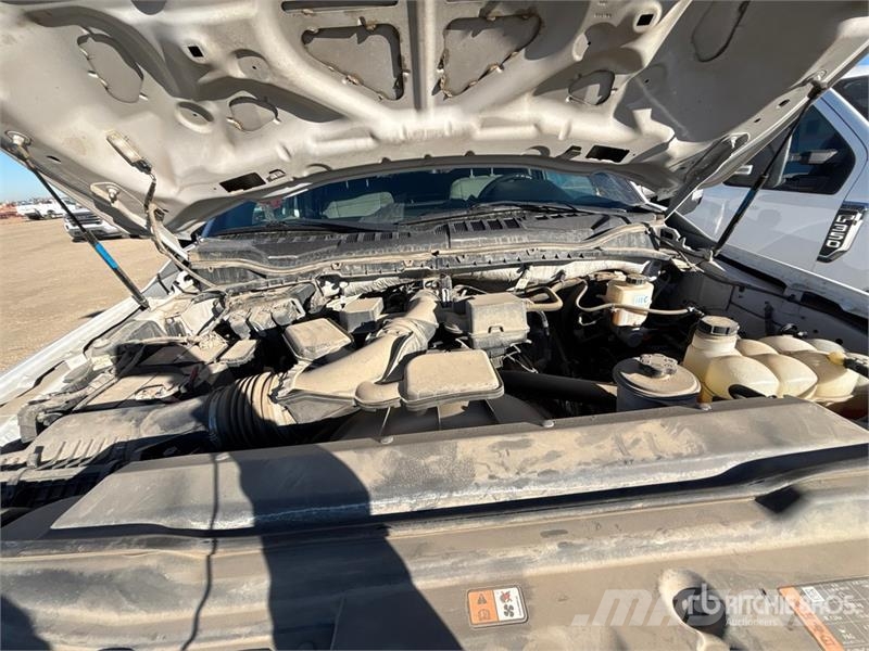 Ford F-250 XLT 4x4 Crew Cab Pickup Ostalo