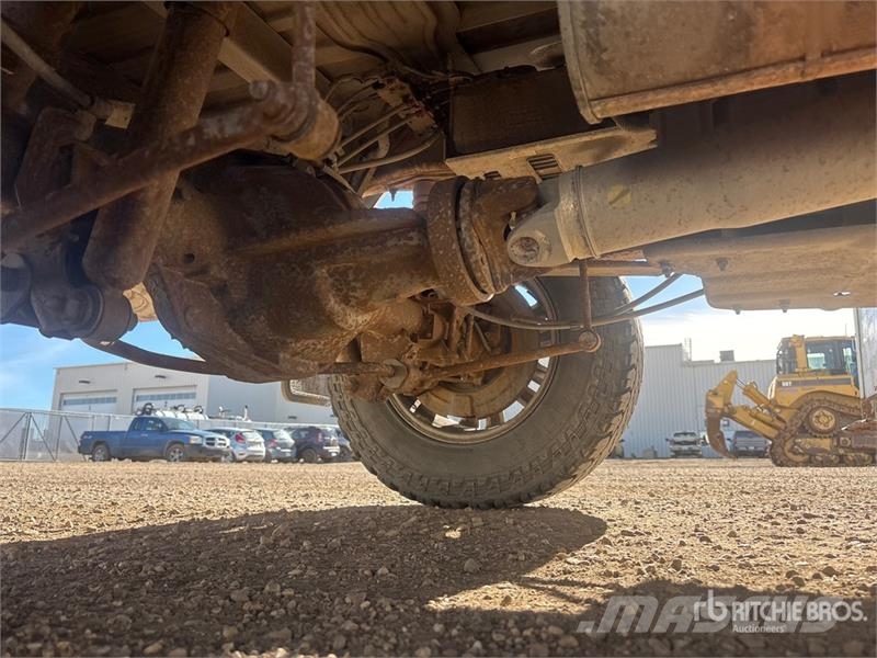 Ford F-250 XLT 4x4 Crew Cab Pickup Ostalo