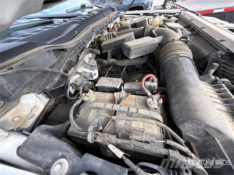 Ford F-250 XLT 4x4 Crew Cab Pickup Ostalo