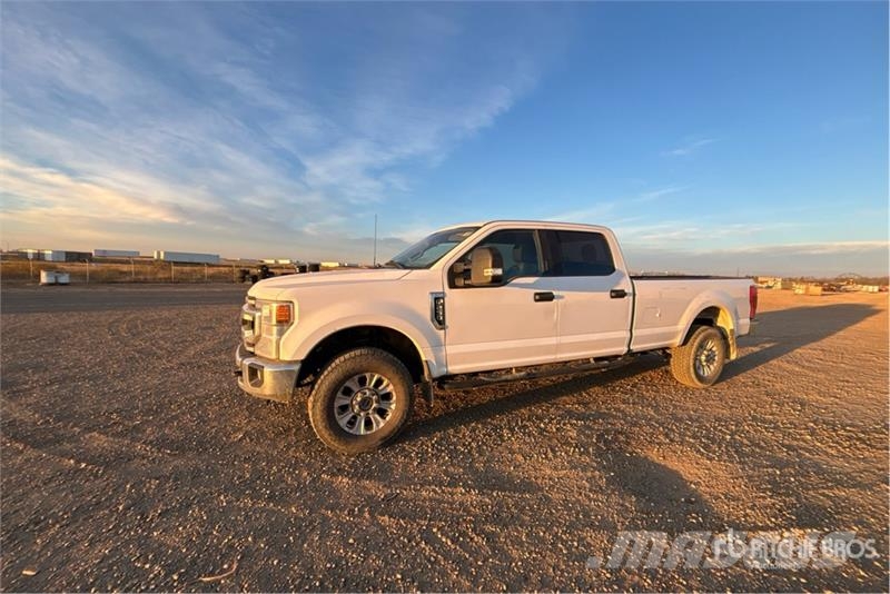 Ford F-250 XLT 4x4 Crew Cab Pickup Ostalo