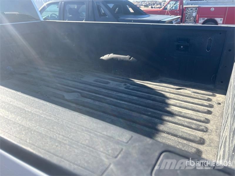 Ford F-250 XLT 4x4 Crew Cab Pickup Ostalo