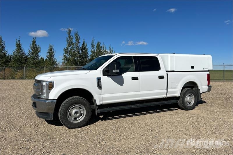 Ford F-250 XLT 4x4 Crew Cab Pickup Ostalo