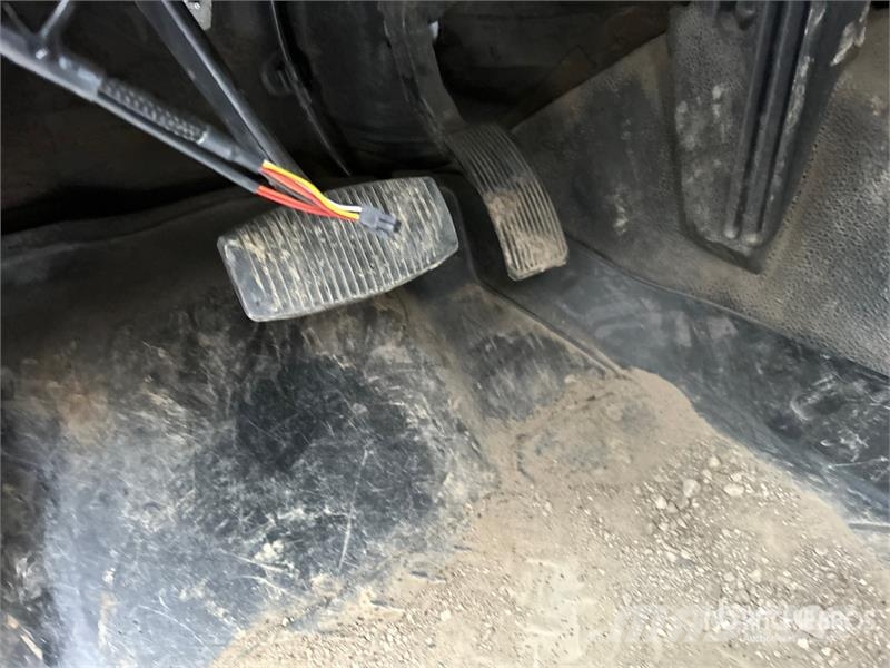 Ford F-250 XLT 4x4 Crew Cab Pickup أخرى