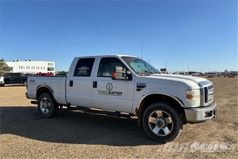 Ford F-250 XLT 4x4 Crew Cab Pickup Andre varebiler