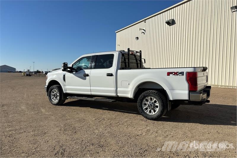 Ford F-250 XLT 4x4 Crew Cab Pickup Inne