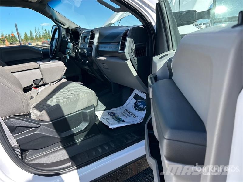 Ford F-250 XLT 4x4 Crew Cab Pickup Ostalo
