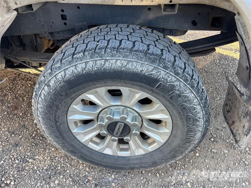 Ford F-250 XLT 4x4 Crew Cab Pickup Ostalo
