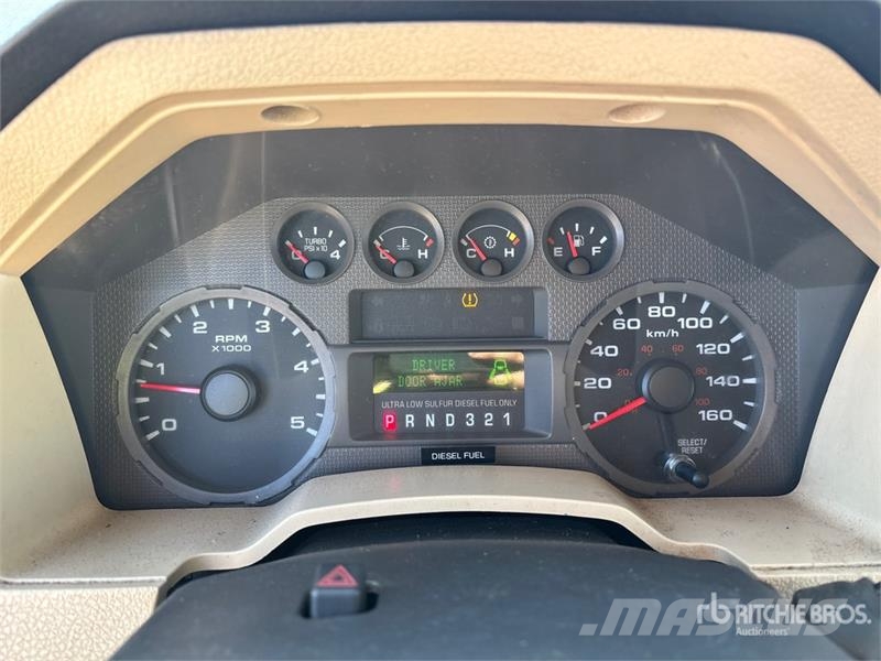 Ford F-250 XLT 4x4 Crew Cab Pickup Andre varebiler