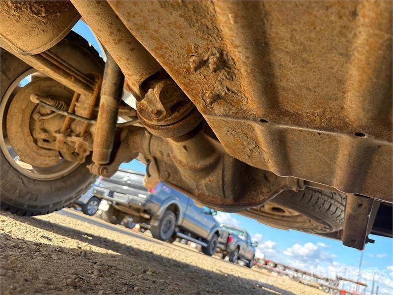 Ford F-250 XLT 4x4 Crew Cab Pickup Muu